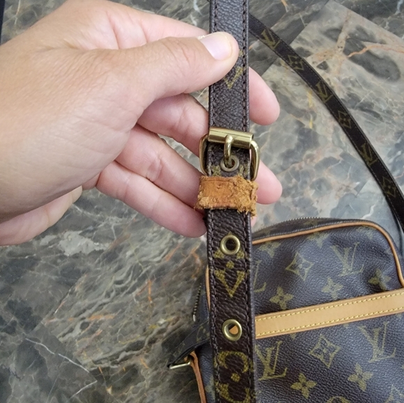 LOUIS VUITTON Authentic Danube Crossbody - Picture 7 of 15